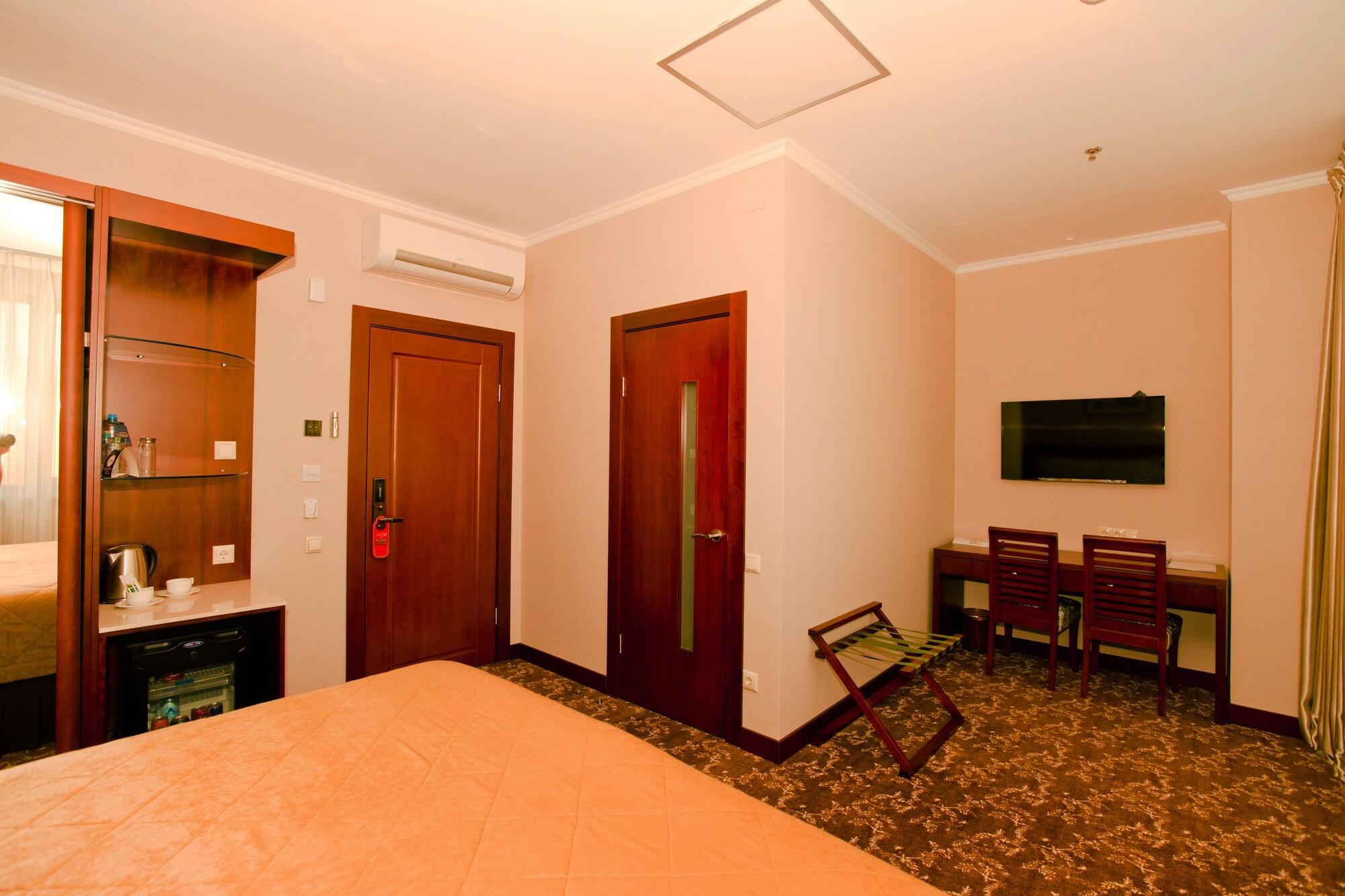 Grand Voyage Hotel Almaty Exterior foto
