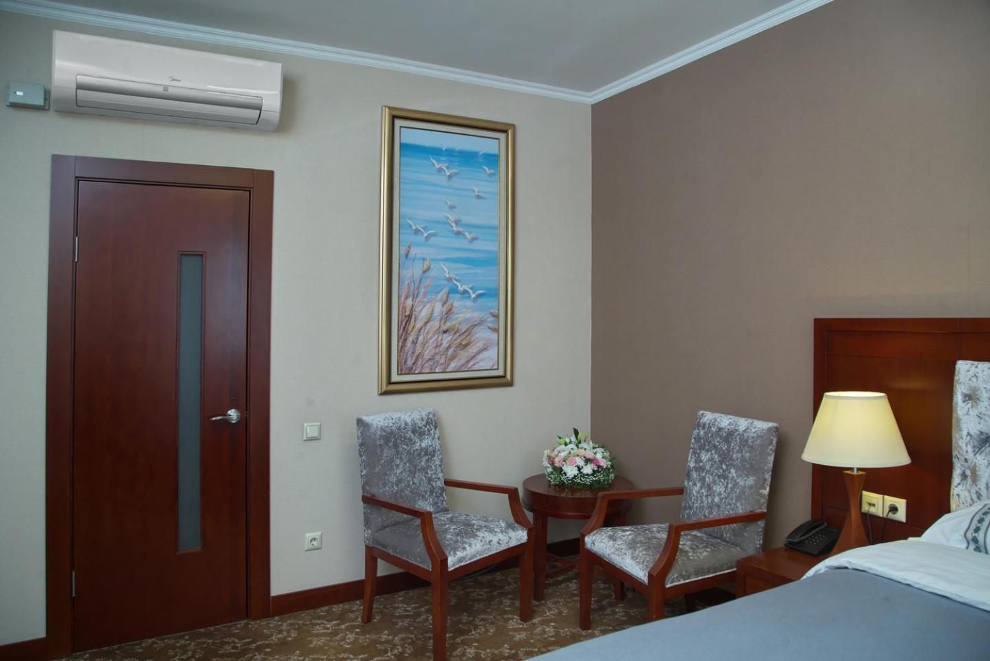 Grand Voyage Hotel Almaty Exterior foto