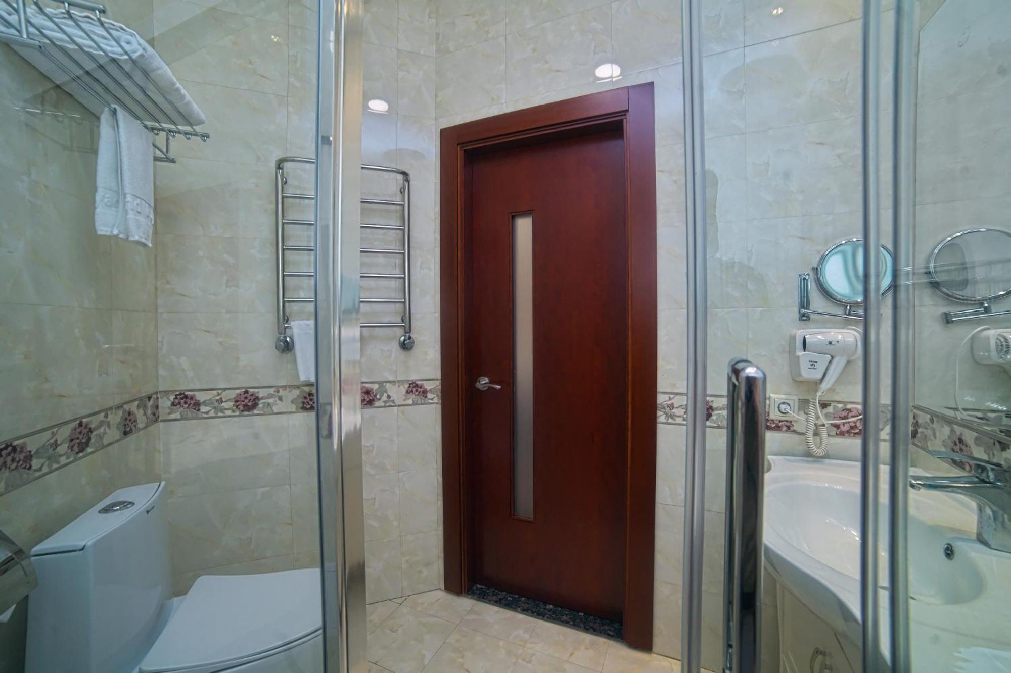 Grand Voyage Hotel Almaty Exterior foto