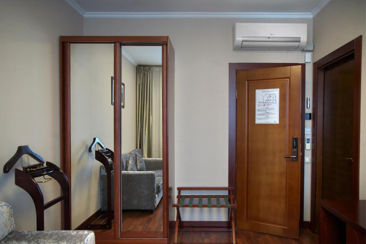 Grand Voyage Hotel Almaty Exterior foto