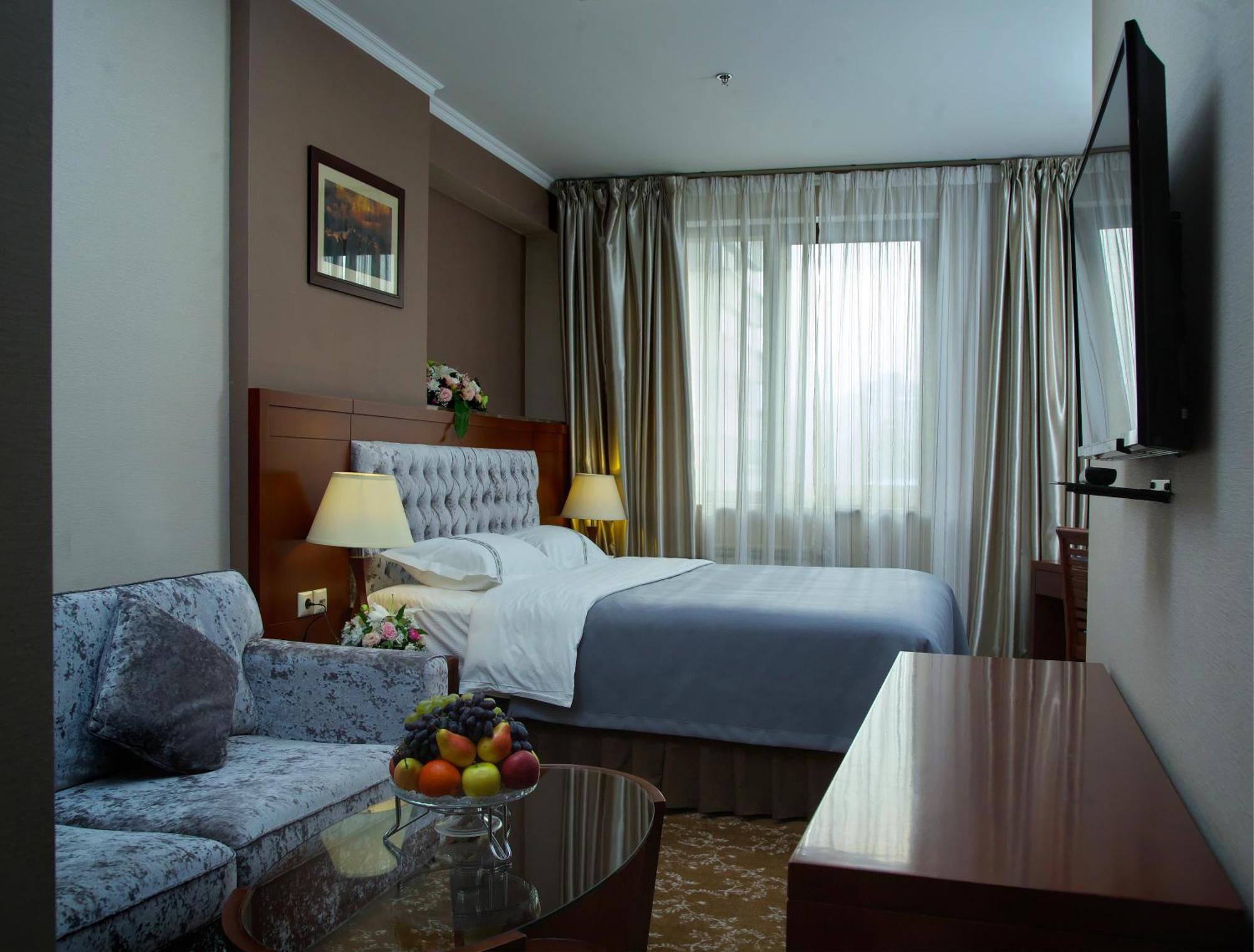 Grand Voyage Hotel Almaty Exterior foto