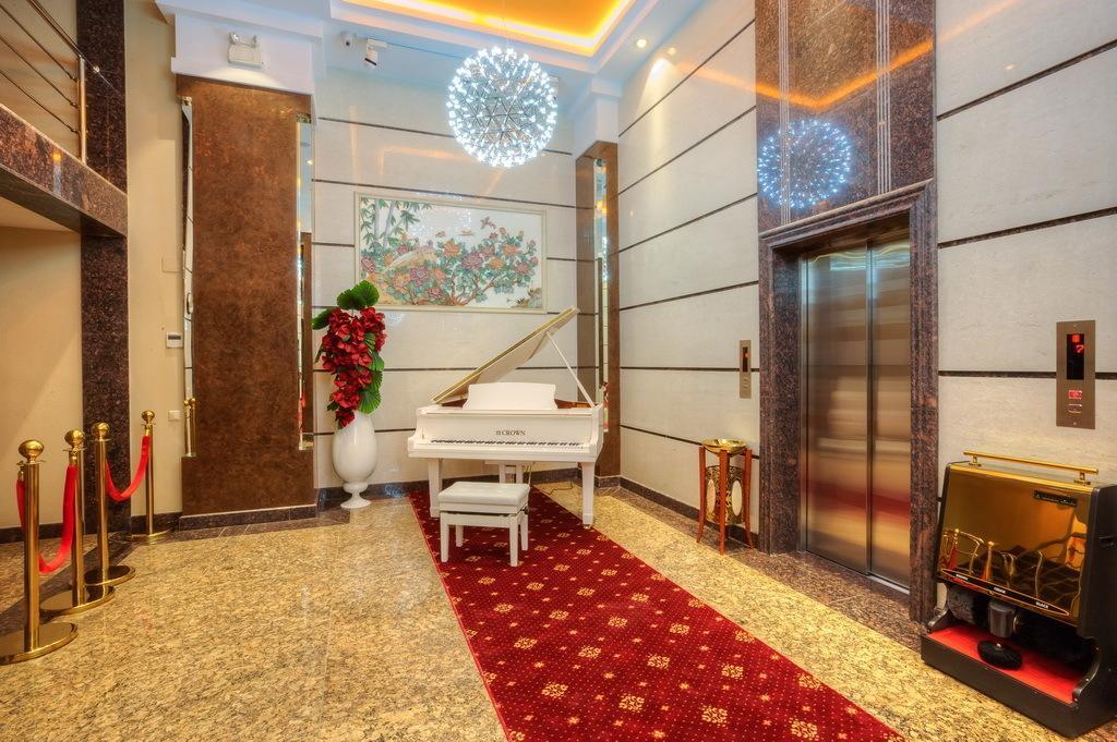 Grand Voyage Hotel Almaty Exterior foto